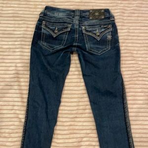 Dark wash low rise jeans with decorative pockets